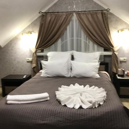 Centralnyi Hotel Полтава Екстериор снимка
