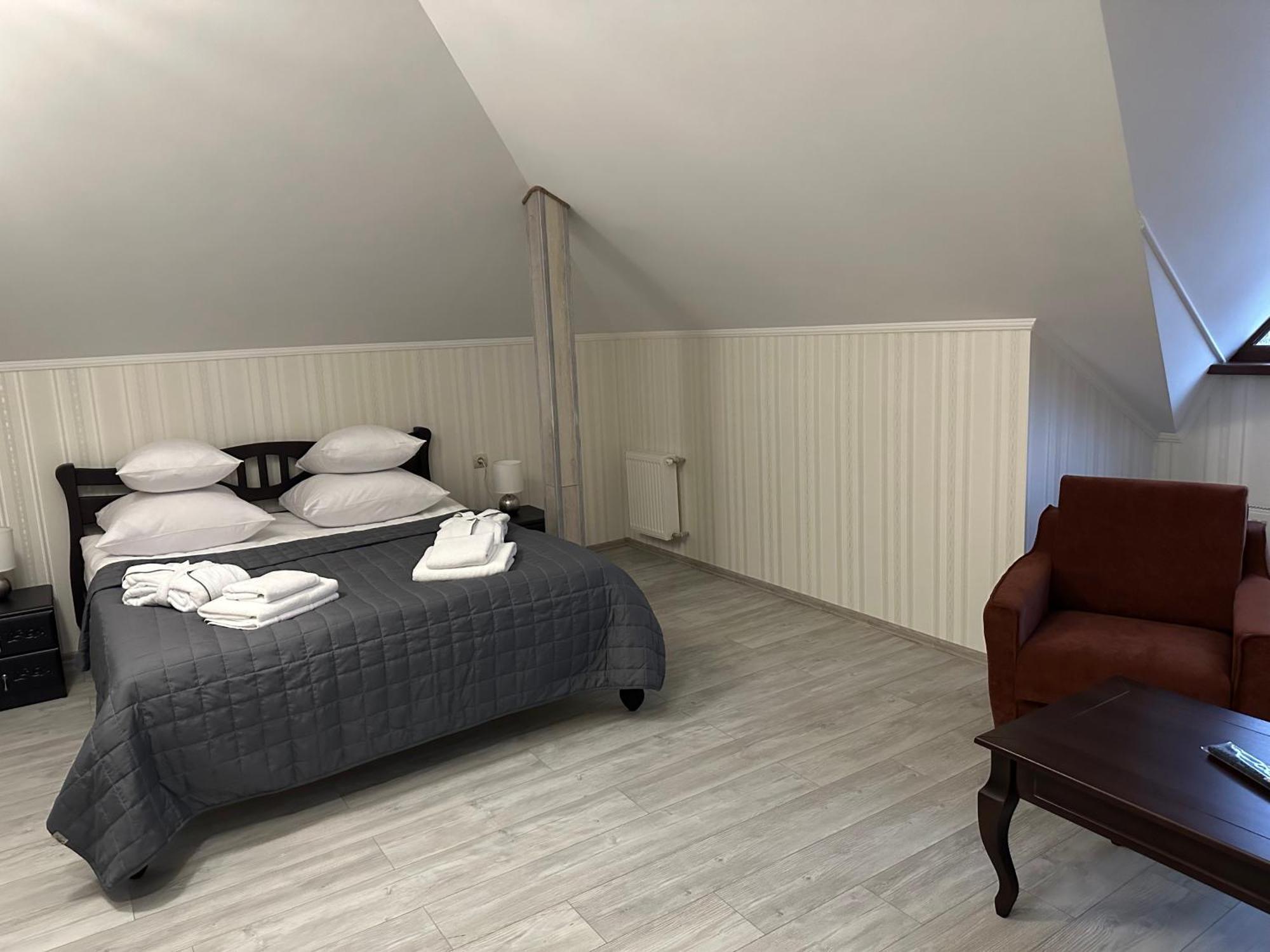 Centralnyi Hotel Полтава Екстериор снимка