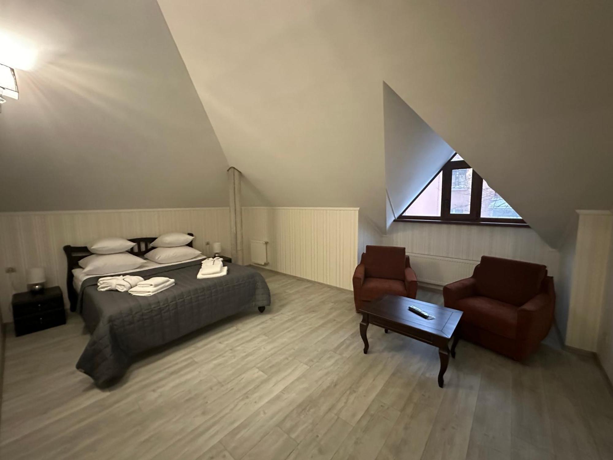 Centralnyi Hotel Полтава Екстериор снимка