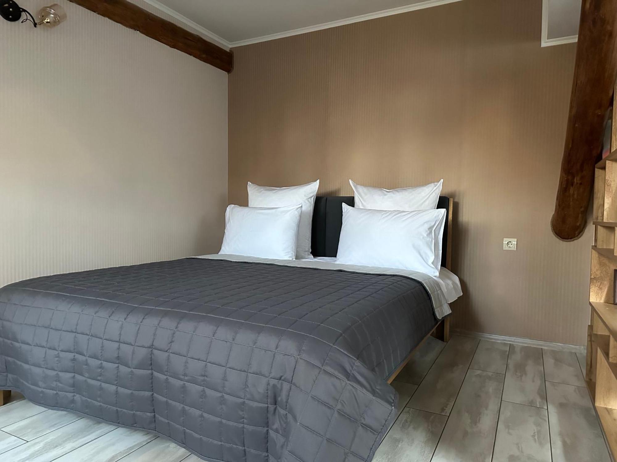 Centralnyi Hotel Полтава Екстериор снимка