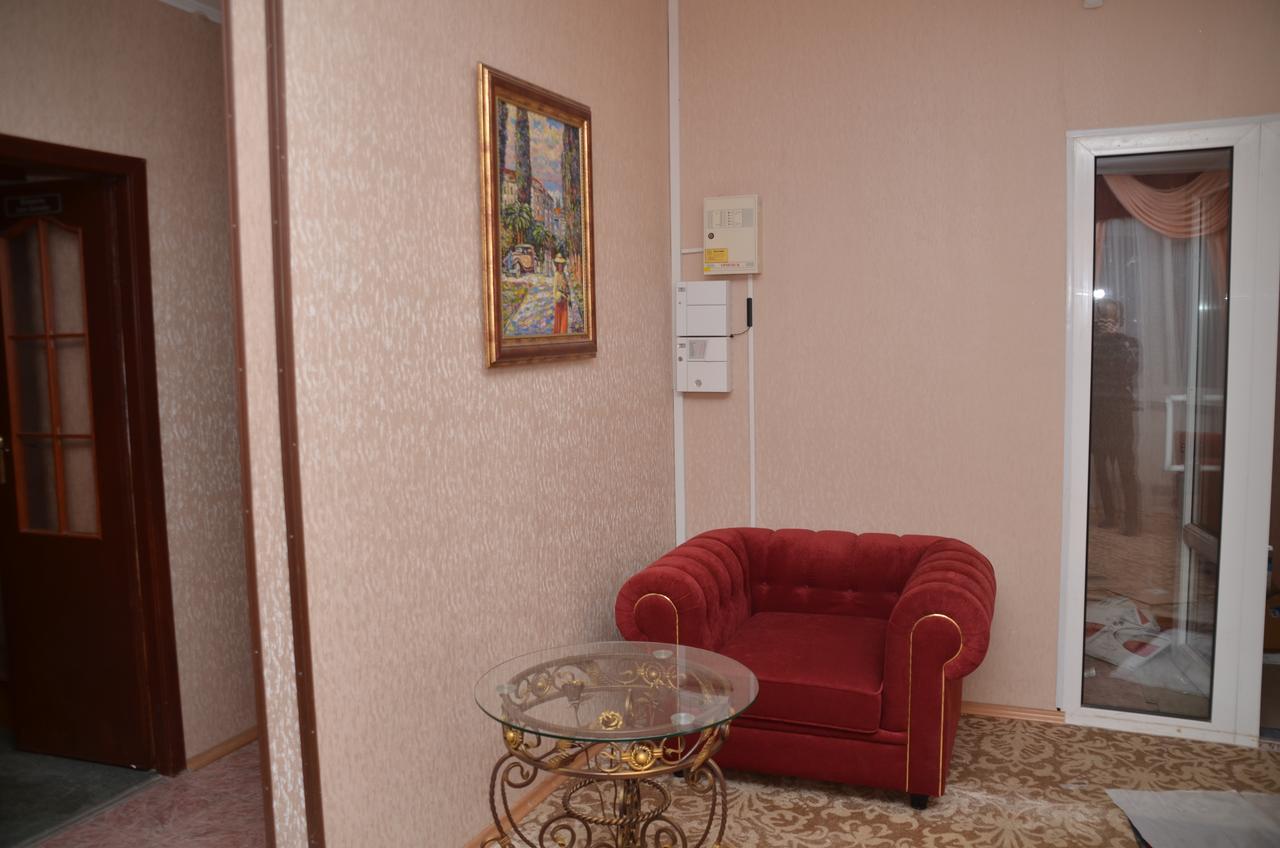 Centralnyi Hotel Полтава Екстериор снимка