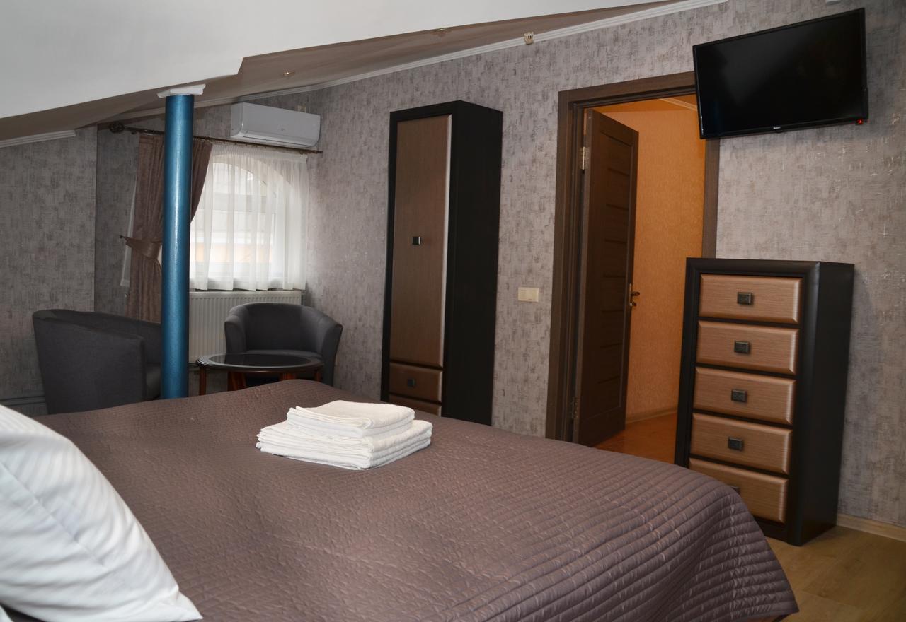 Centralnyi Hotel Полтава Екстериор снимка