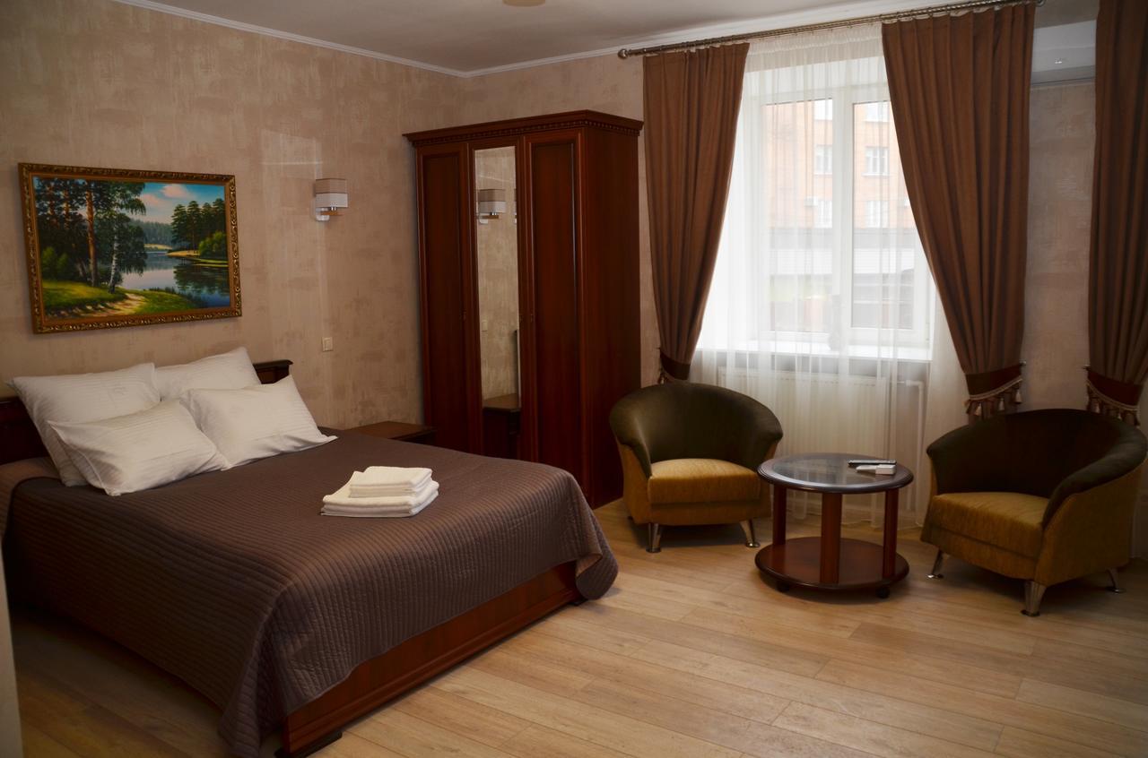 Centralnyi Hotel Полтава Екстериор снимка