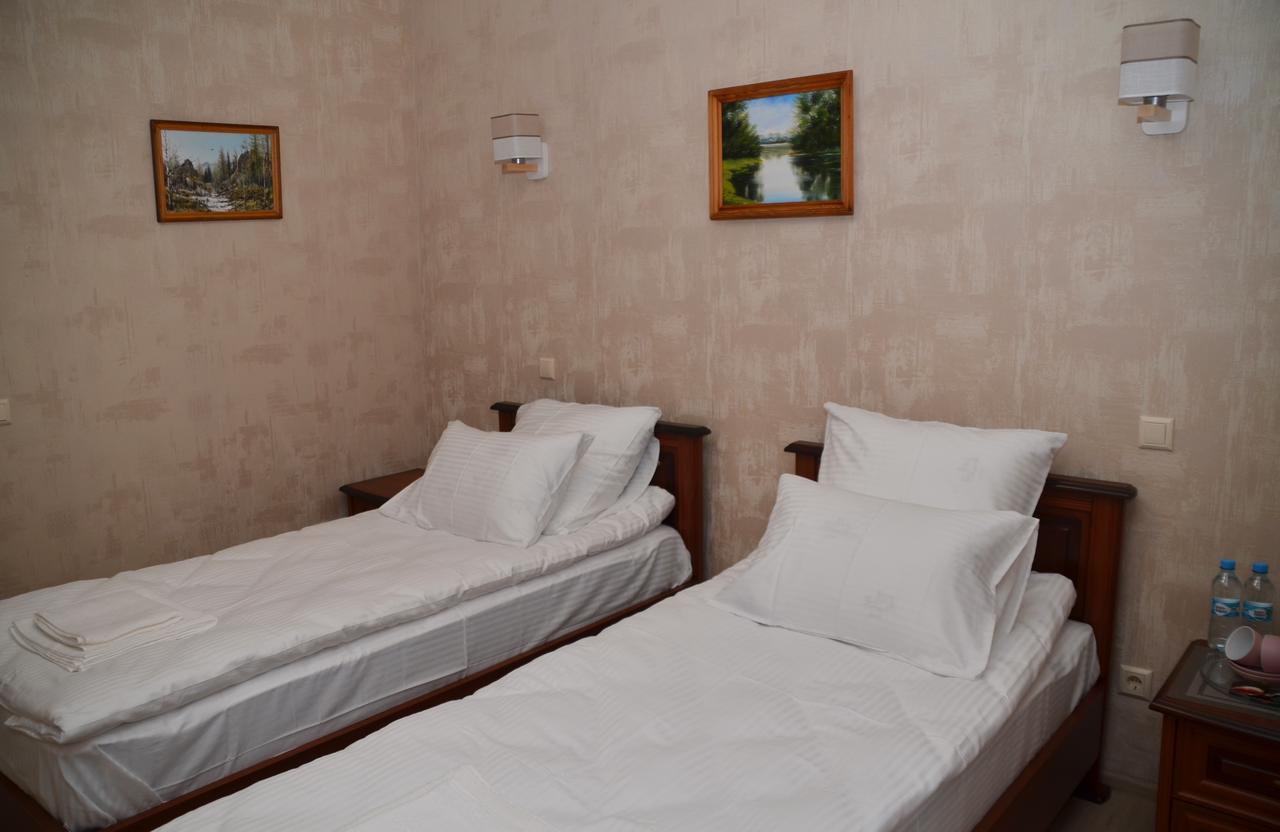 Centralnyi Hotel Полтава Екстериор снимка