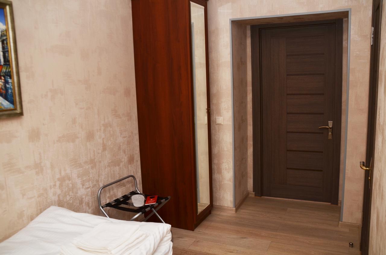 Centralnyi Hotel Полтава Екстериор снимка