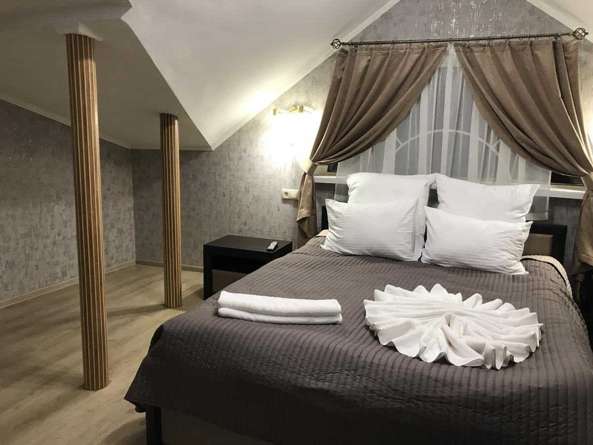 Centralnyi Hotel Полтава Екстериор снимка