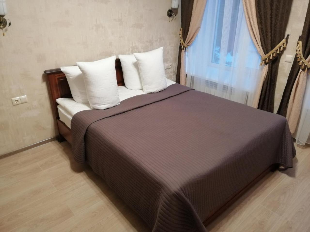 Centralnyi Hotel Полтава Екстериор снимка