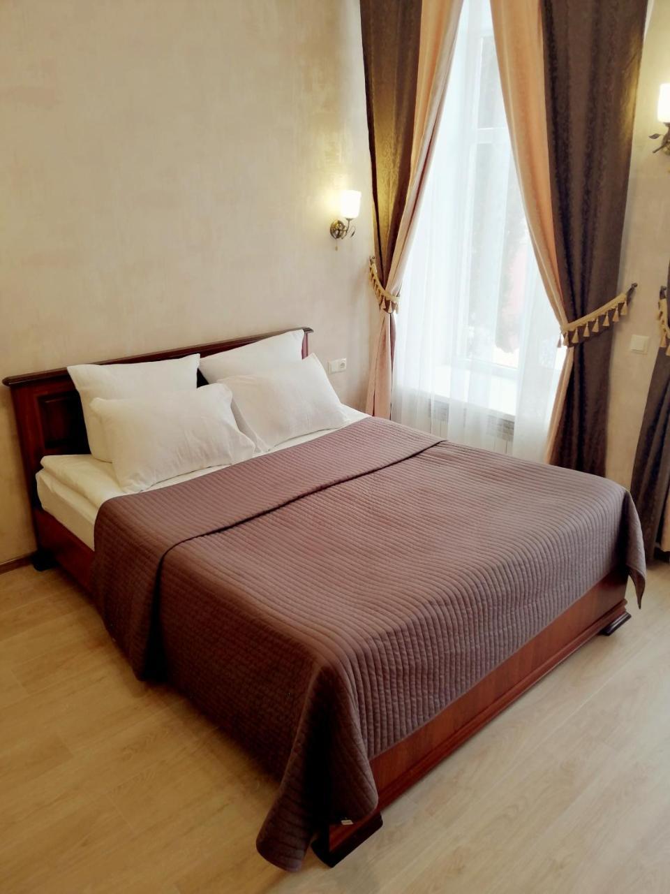 Centralnyi Hotel Полтава Екстериор снимка